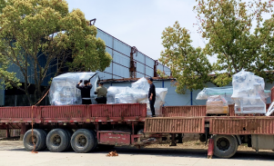 桌面式圓瓶不干膠貼標(biāo)(biāo)機(jī)(jī)發(fā)(fā)貨定制